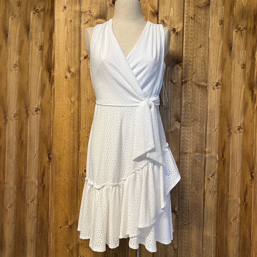 NWT Signature By Robbie Bee 8 White Sleeveless Eyelet Faux Wrap Dress - Picture 2 of 8